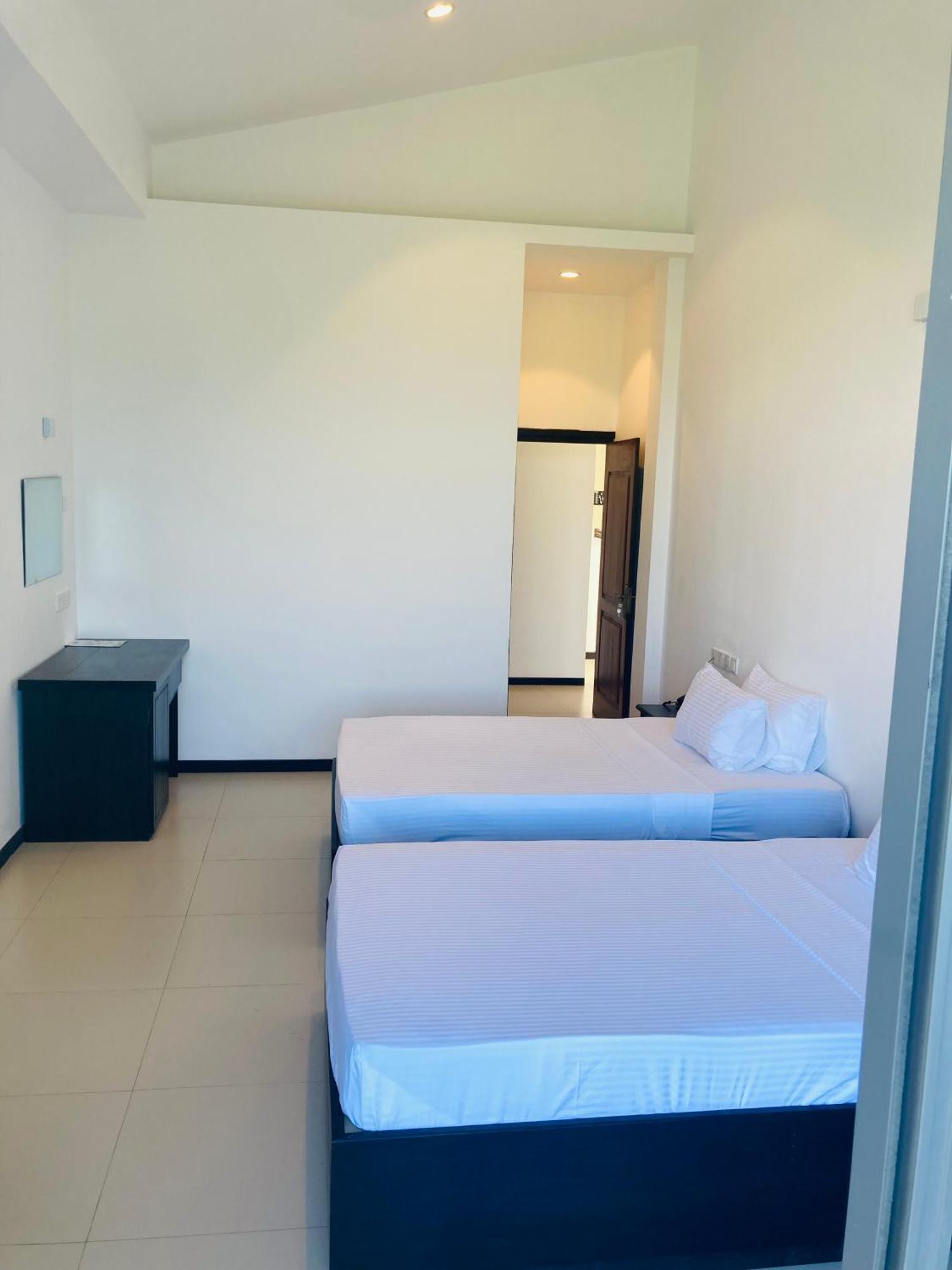 Riverbank Resort กัมโปลา ภายนอก รูปภาพ